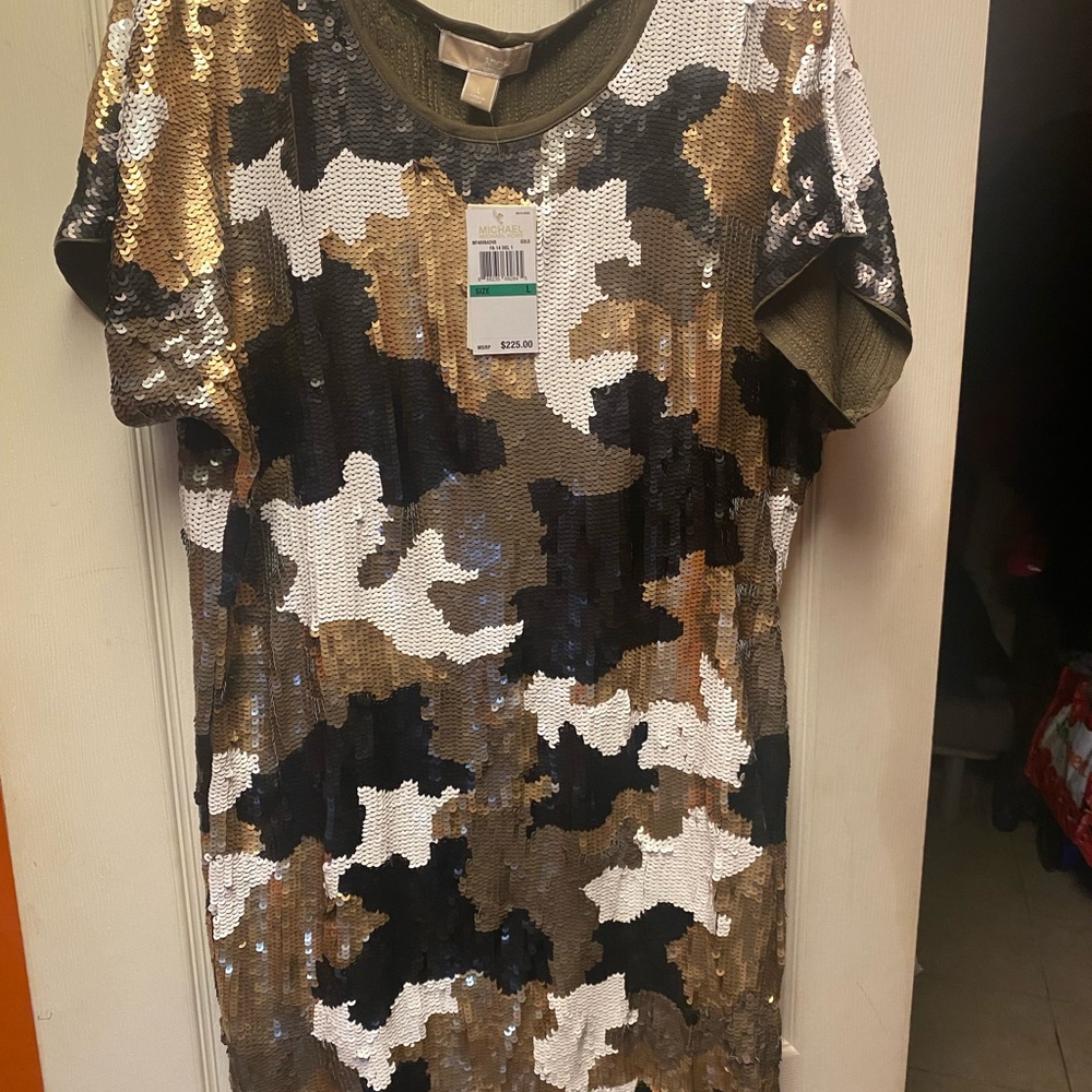 Sequin dress Can be worn as a shirt with leggings Never worn